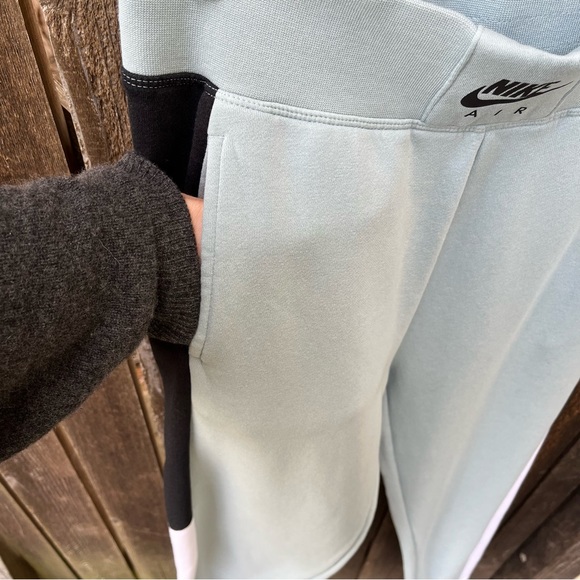 Nike Air Women’s Standard Fit Color Block Mint Joggers Sweatpants Sz S - Picture 6 of 14